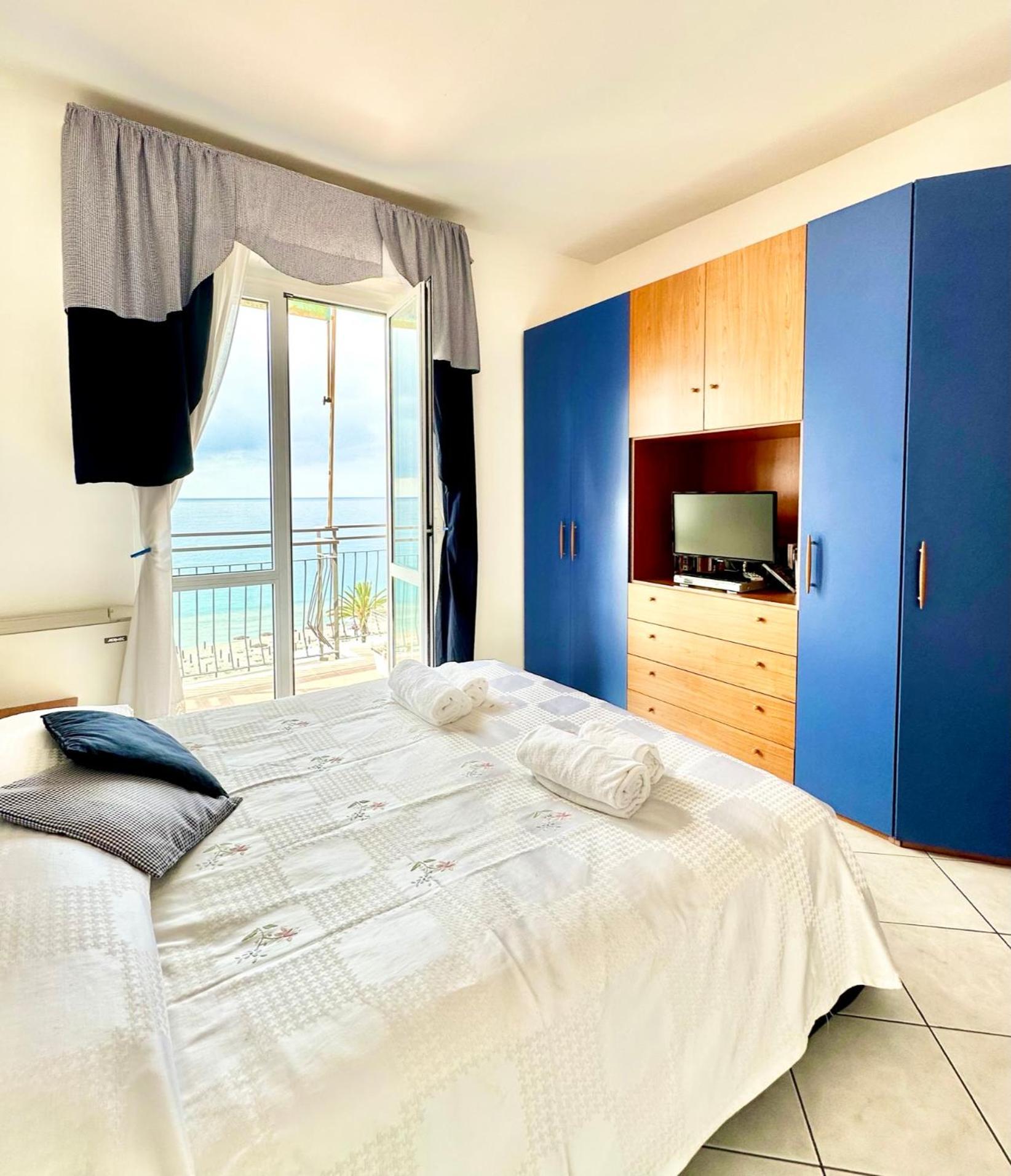Apartamento Hostdomus - Pietra Blu Pietra Ligure Exterior foto