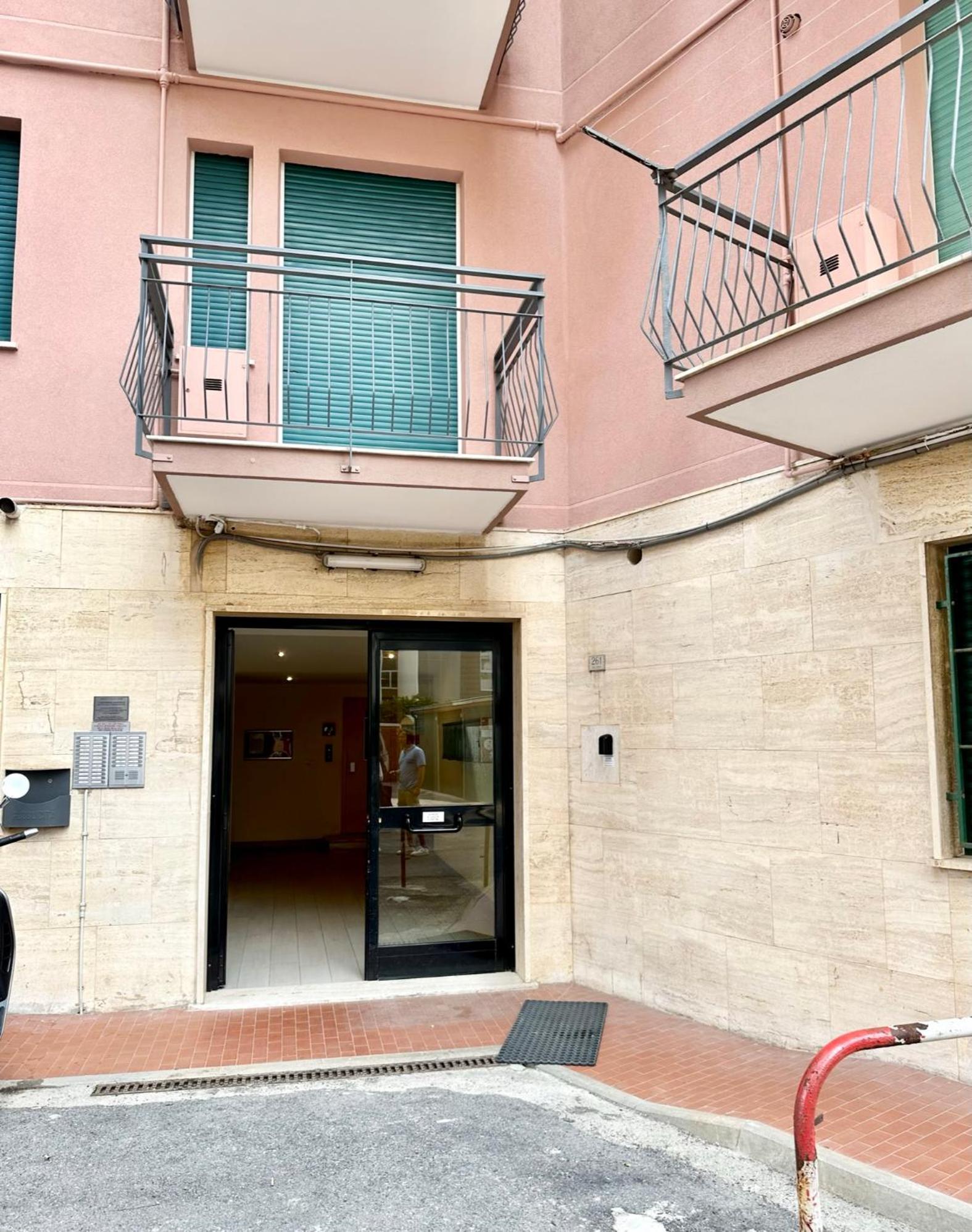 Apartamento Hostdomus - Pietra Blu Pietra Ligure Exterior foto