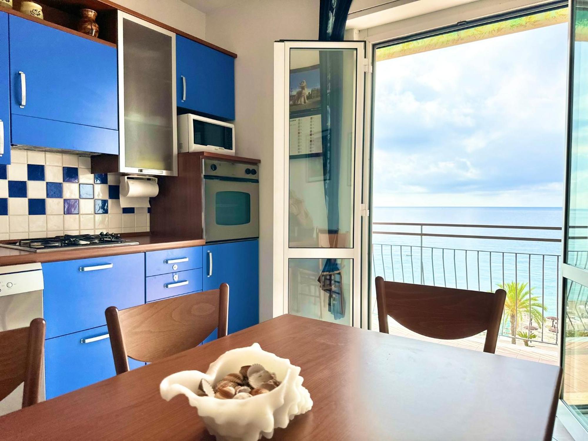 Apartamento Hostdomus - Pietra Blu Pietra Ligure Exterior foto