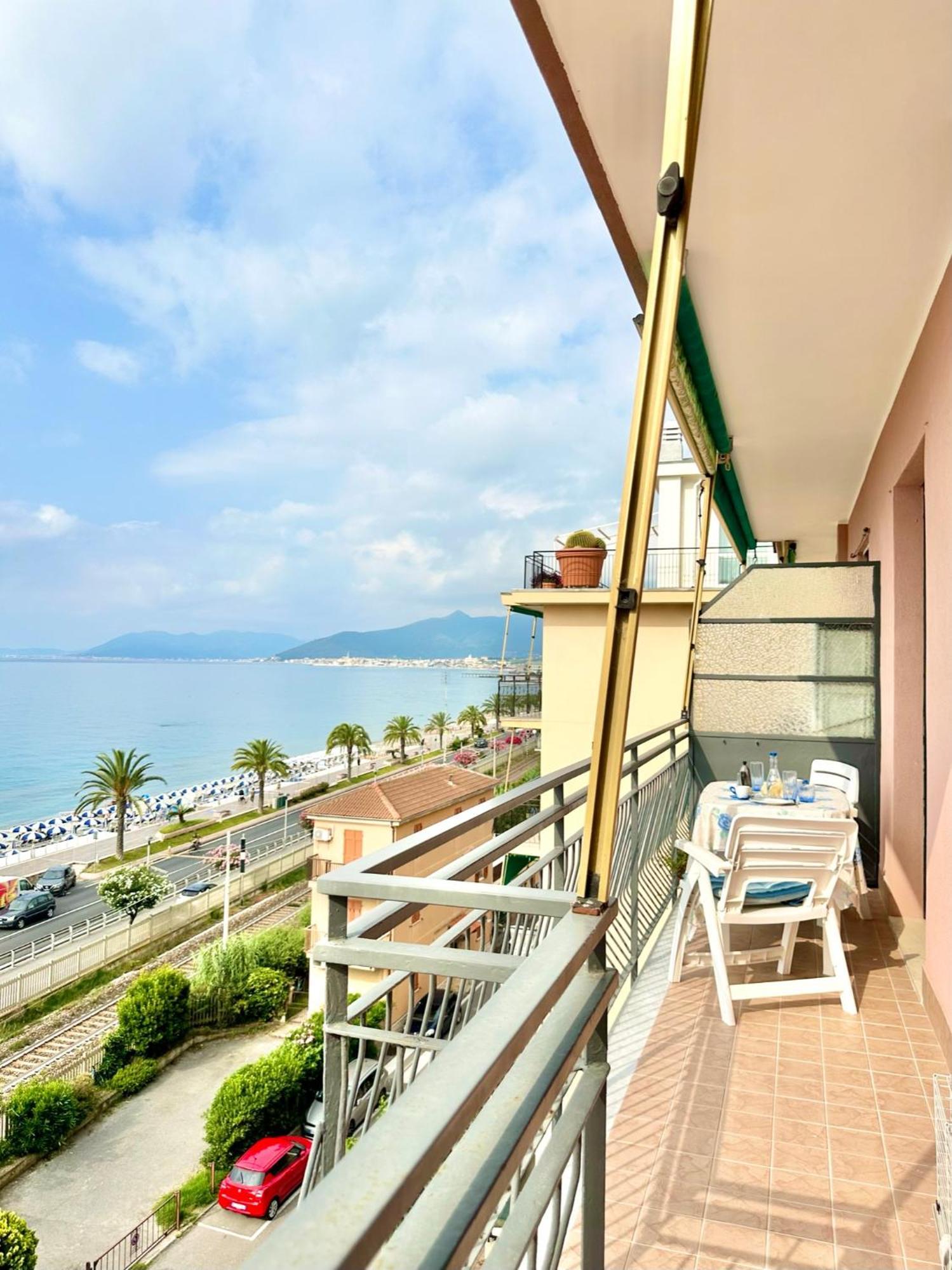 Apartamento Hostdomus - Pietra Blu Pietra Ligure Exterior foto