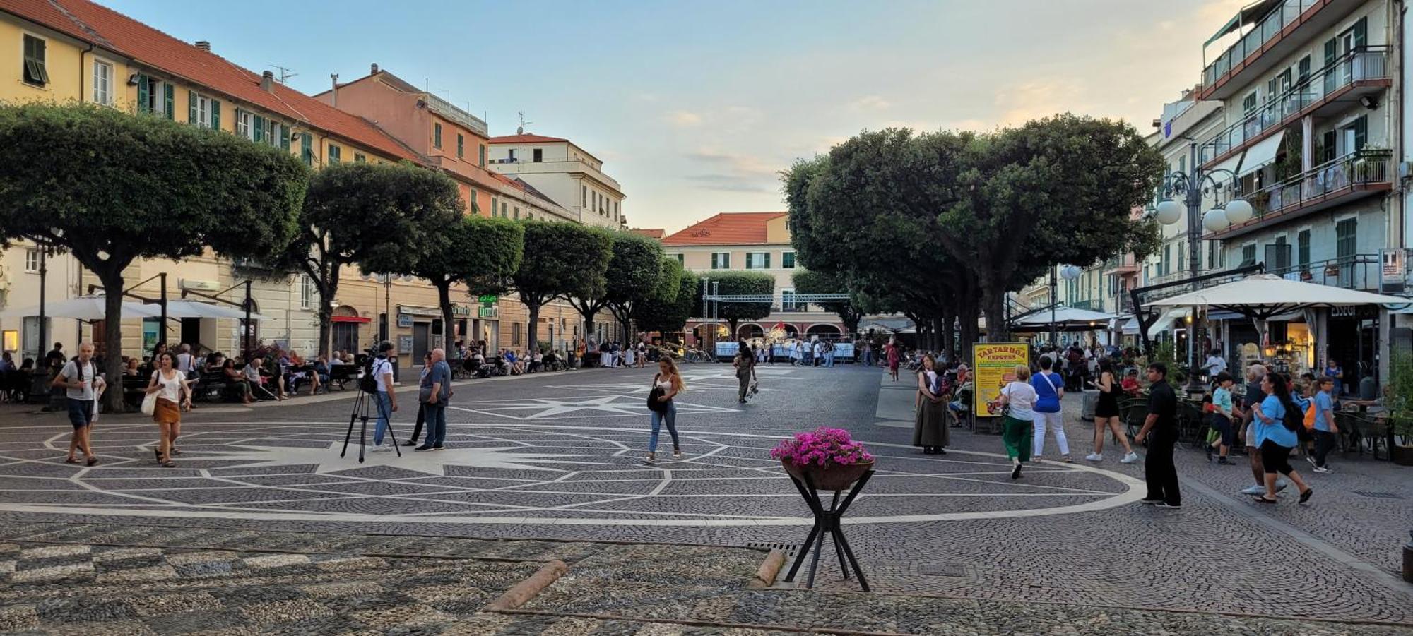 Apartamento Hostdomus - Pietra Blu Pietra Ligure Exterior foto